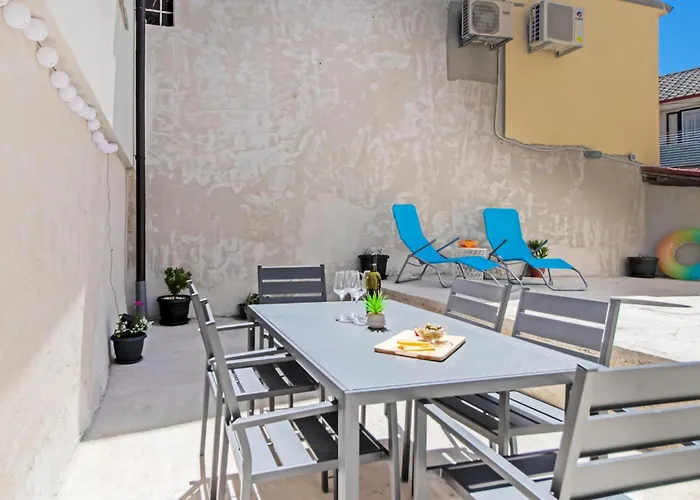 2 Bedroom Cozy In *