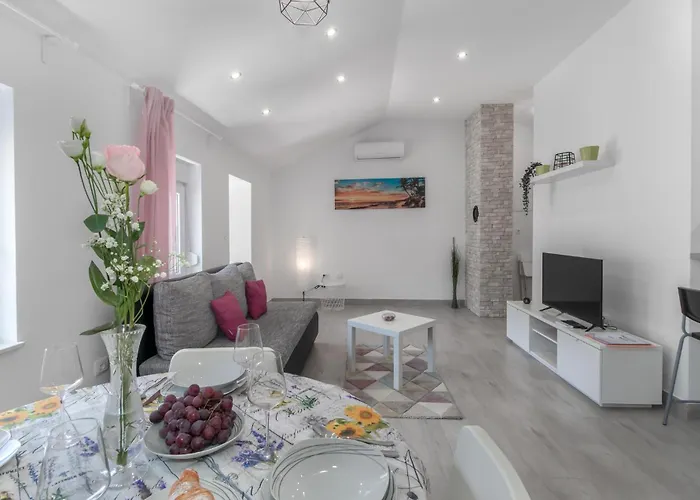 2 Bedroom Cozy In Bakarac
