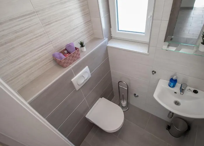 Vikendica 2 Bedroom Cozy In