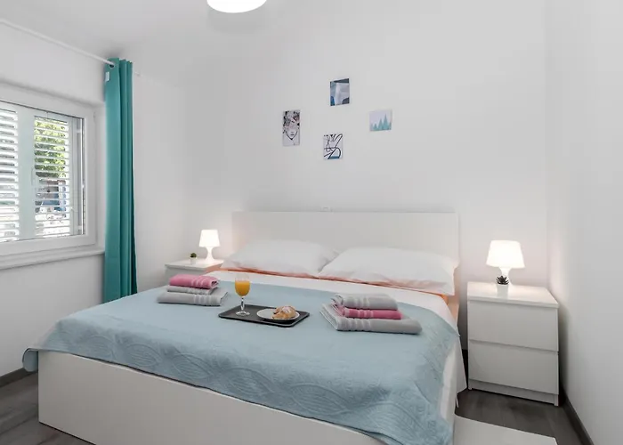 Vikendica 2 Bedroom Cozy In