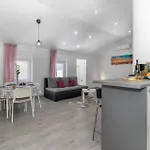 2 Bedroom Cozy In Hébergement de vacances *