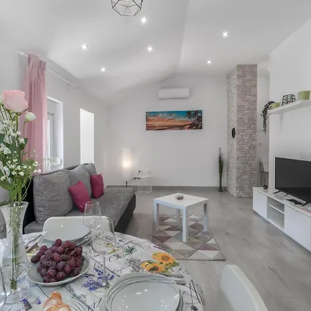 2 Bedroom Cozy In Bakarac